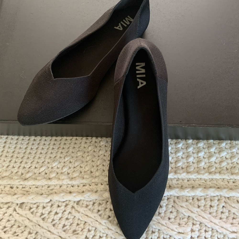 Black MIA Flyknit Izzy Flat